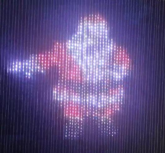 RGB-подсветка меняет ландшафтный дизайн, словно занавес