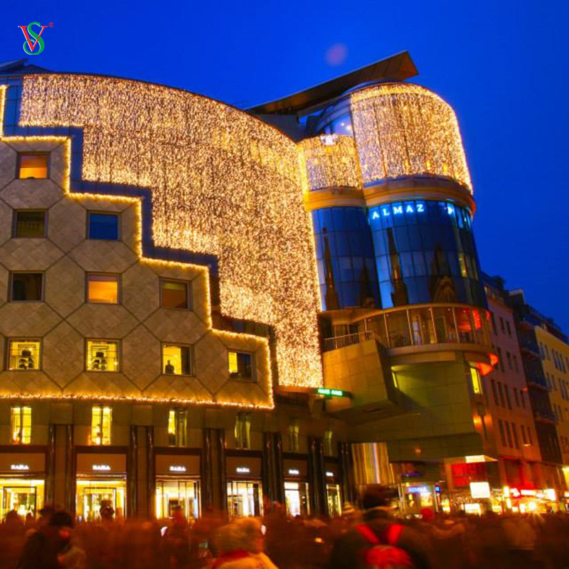 Светодиодный занавес для праздничного оформления пешеходной дороги 