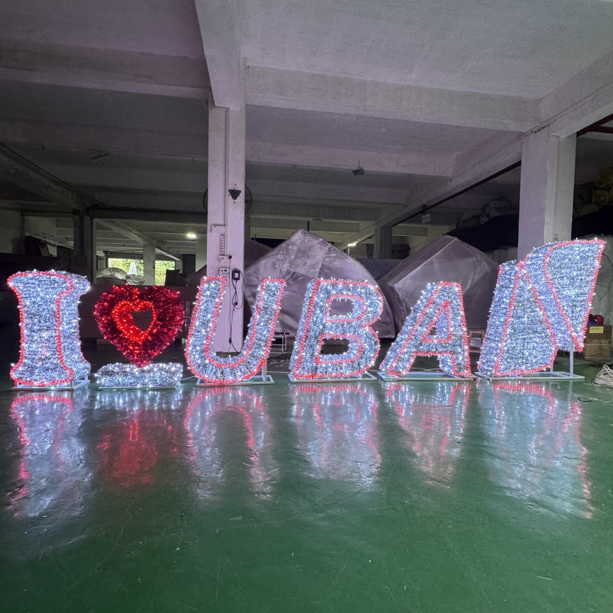 Новая годовальная доска на открытом воздухе 3D -скульптурные огни мотивы для новогоднего украшения