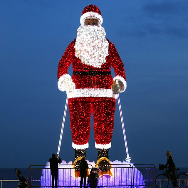 Санта и северный олень