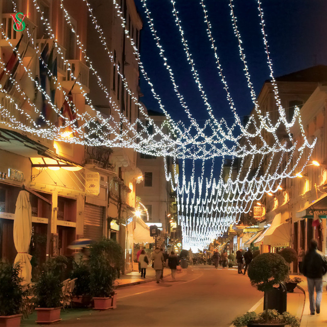 Светодиодный занавес для праздничного оформления пешеходной дороги 